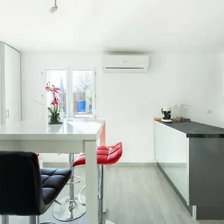 F2 Quiet Terrace Parking Air Conditioning *